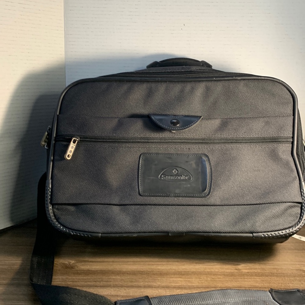 Samsonite weekend travel bag